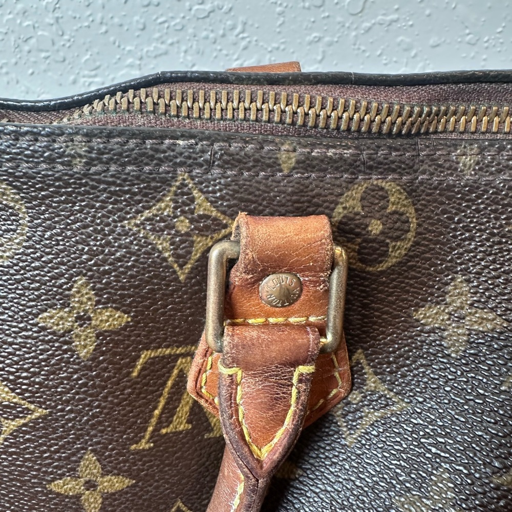 Pre-Owned Authentic Vintage Louis
Vuitton Monogram Speedy 30 - Picture 10 of 16